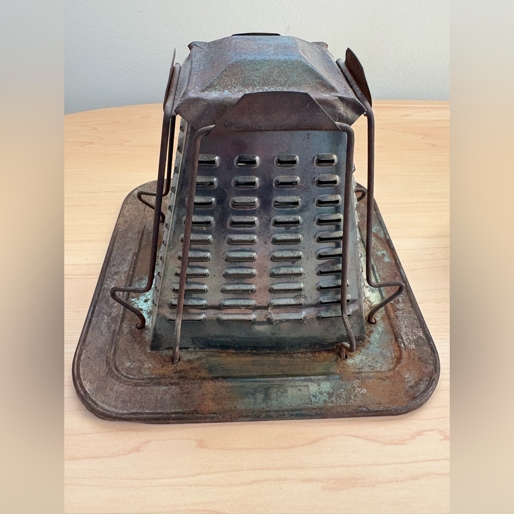 2 antique/vintage cookware, Stovetop Toaster & Red Handled Egg Beater/Hand Mixer - Picture 4 of 11
